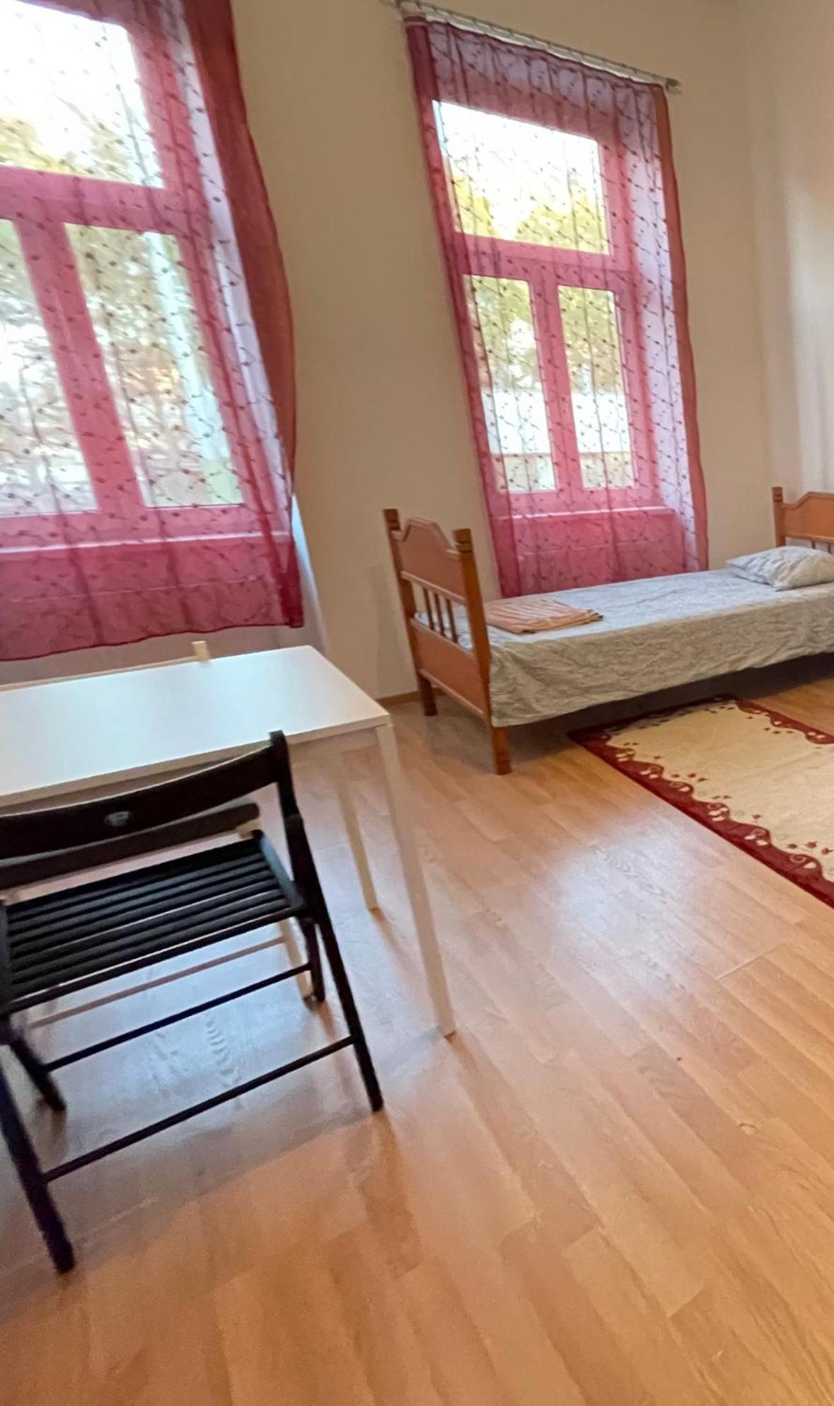Fuer 4 Personen In 1180 Wien *