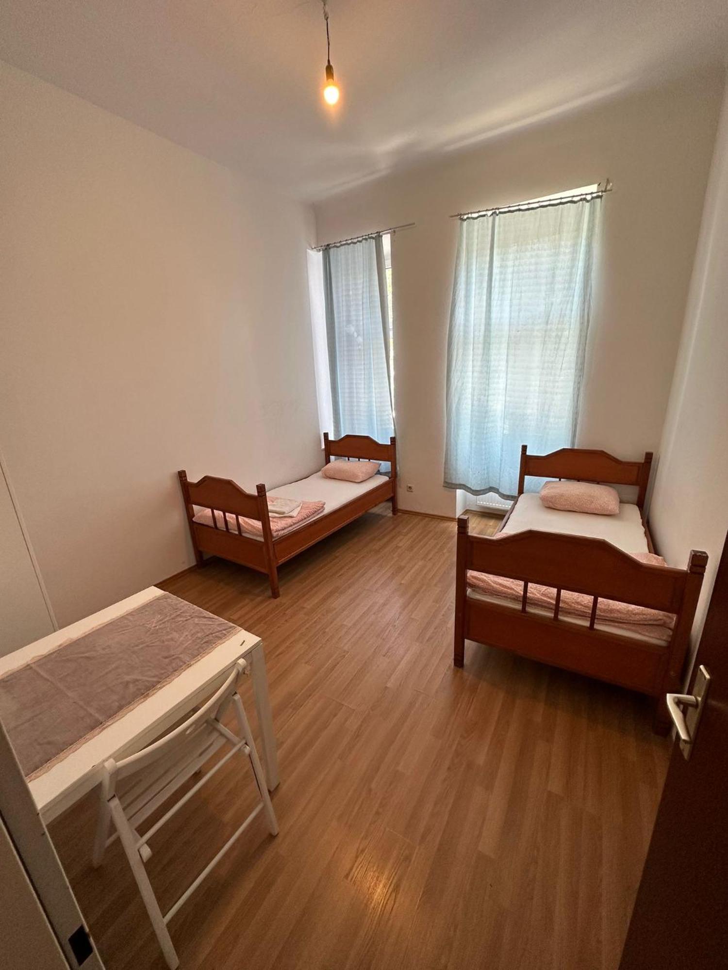 Fuer 4 Personen In 1180 Apartmán *